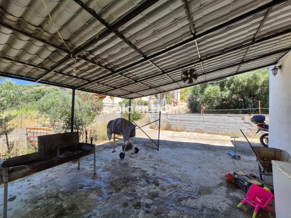 House in Perani, Salamina — Photo 12 of 13