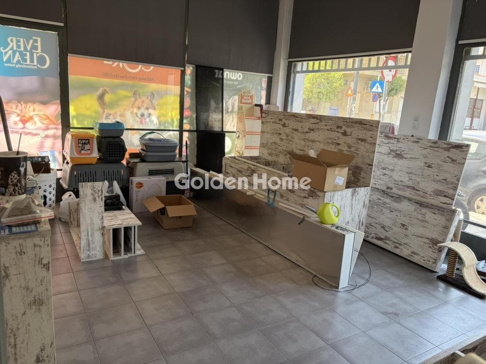 Retail Store in Agios Ioannis Chrisostomos, Nikaia — Photo 1 of 5