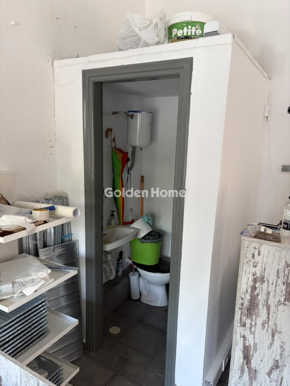Retail Store in Agios Ioannis Chrisostomos, Nikaia — Photo 5 of 5