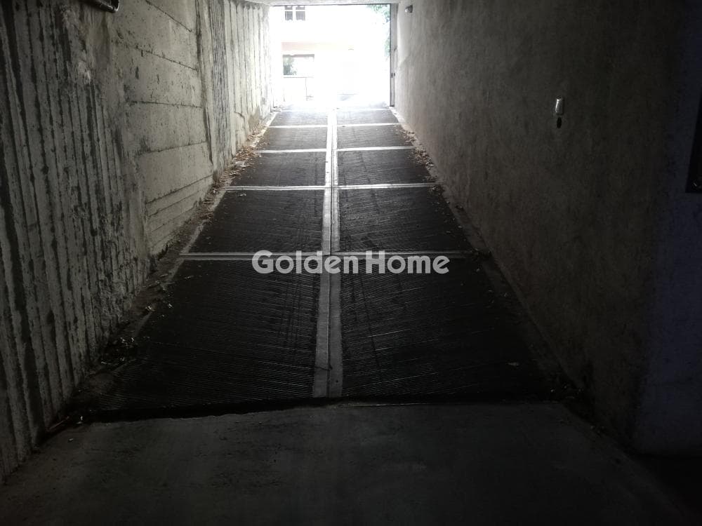 Χώρος Στάθμευσης στην Αγία Ελεούσα, Καλλιθέα — Φωτογραφία 9 από 12
