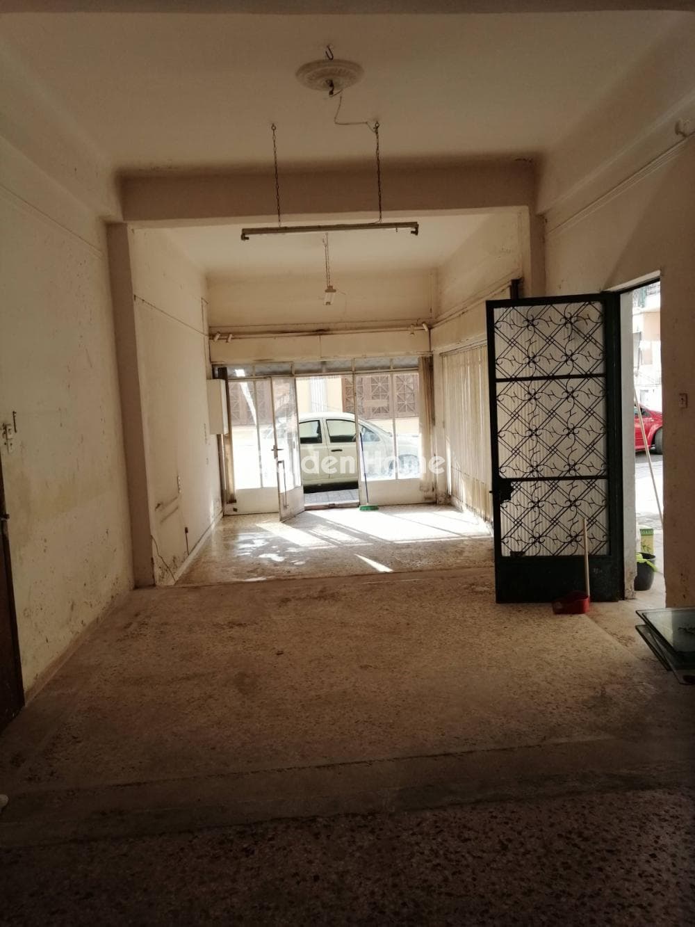 Retail Store in Center, Nikaia — Photo 2 of 3