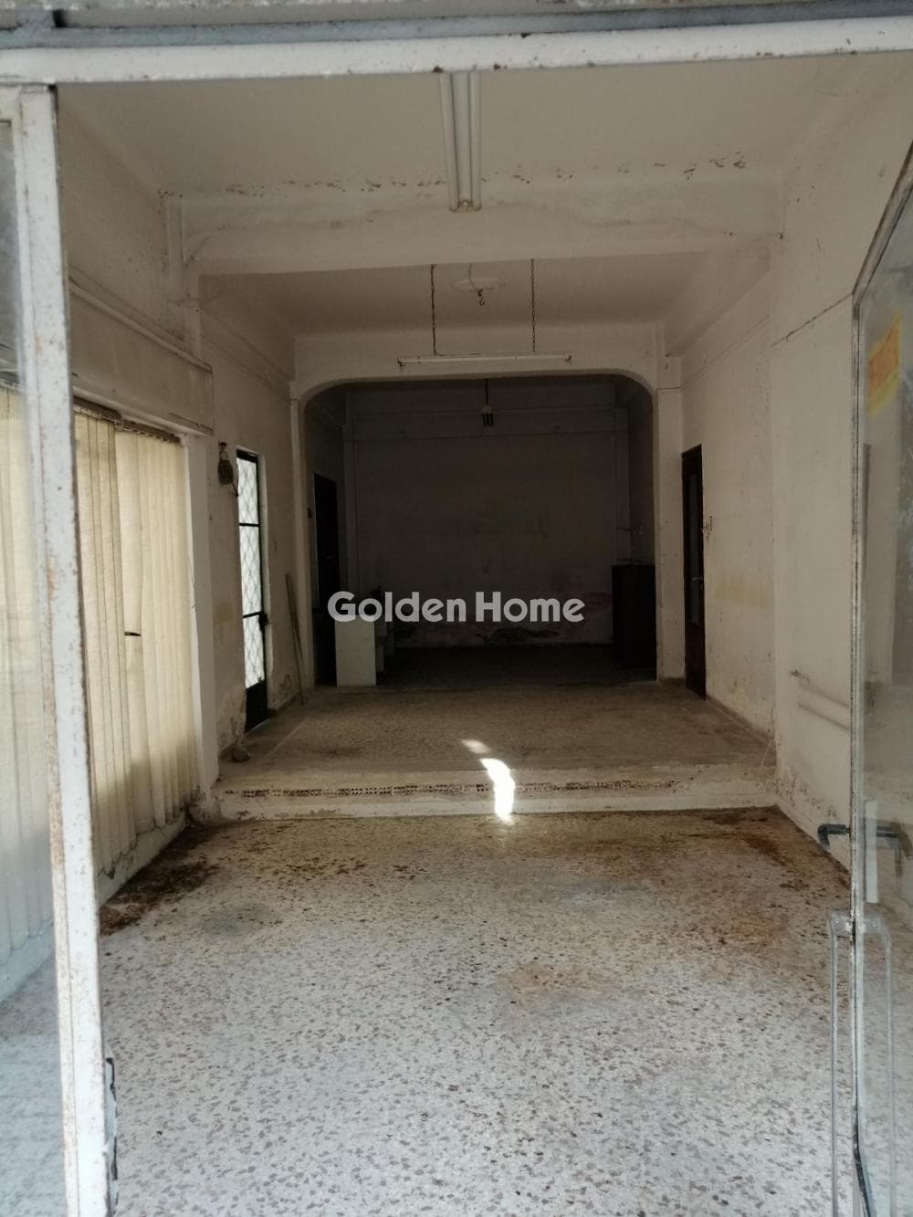 Retail Store in Center, Nikaia — Photo 3 of 3