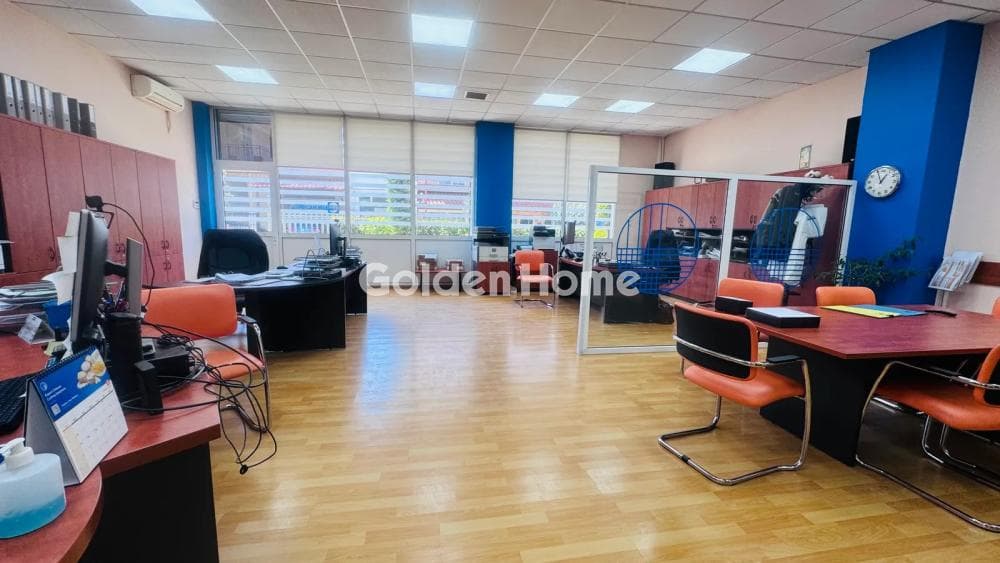 Retail Store in Palies Koukouvaounes, Metamorfosi — Photo 1 of 11
