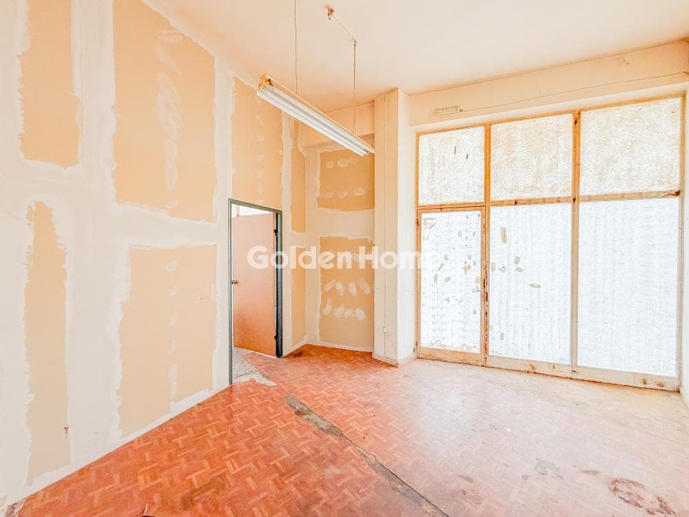 Retail Store in Center, Petroupoli — Photo 8 of 9