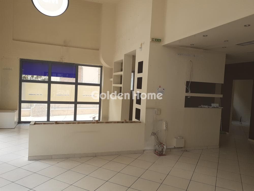 Retail Store in Center, Nea Chalkidona — Photo 5 of 12