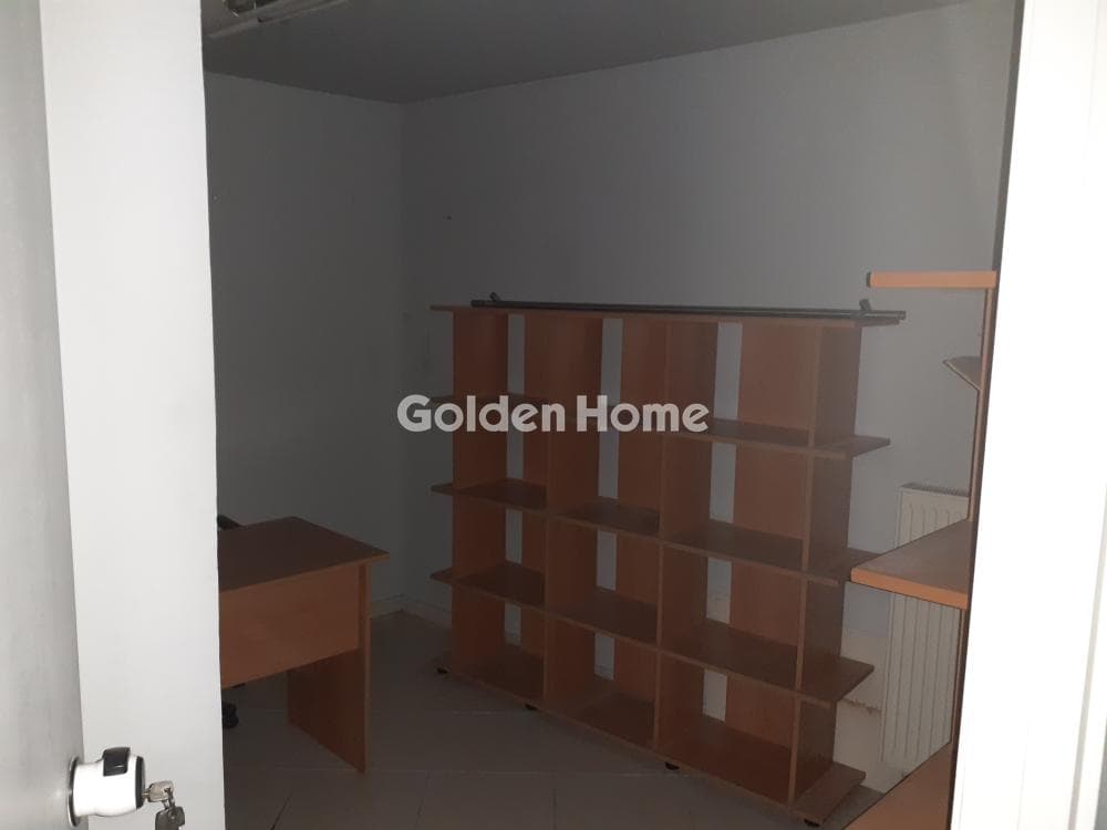 Retail Store in Center, Nea Chalkidona — Photo 9 of 12