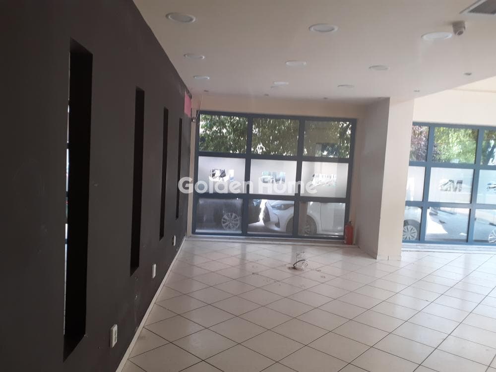 Retail Store in Center, Nea Chalkidona — Photo 1 of 12