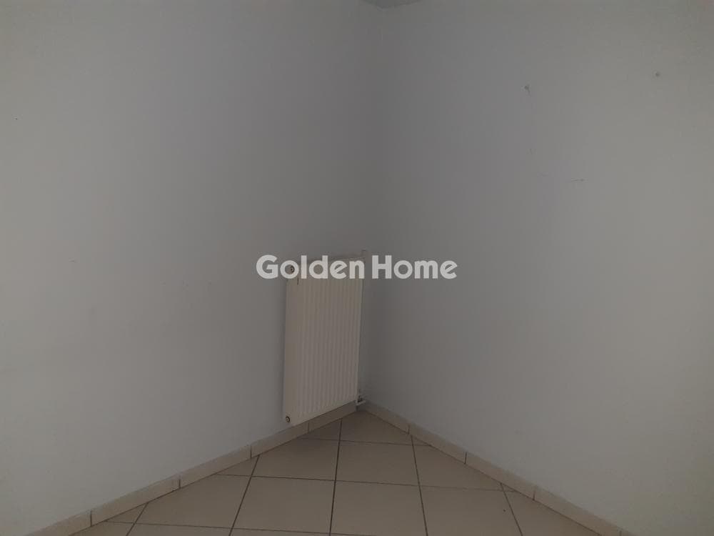 Retail Store in Center, Nea Chalkidona — Photo 11 of 12
