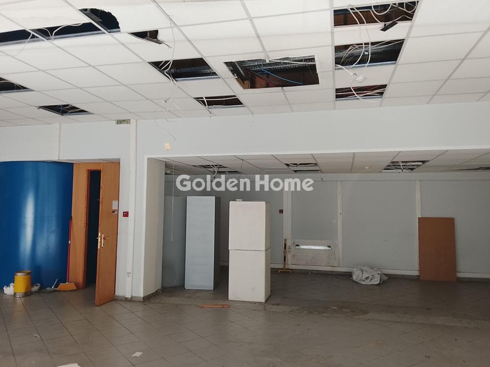 Retail Store in Center, Dafni — Photo 1 of 21