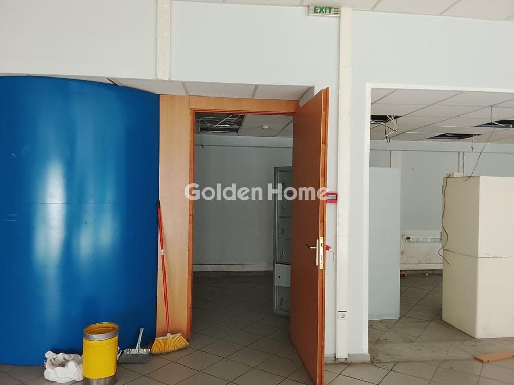 Retail Store in Center, Dafni — Photo 12 of 21