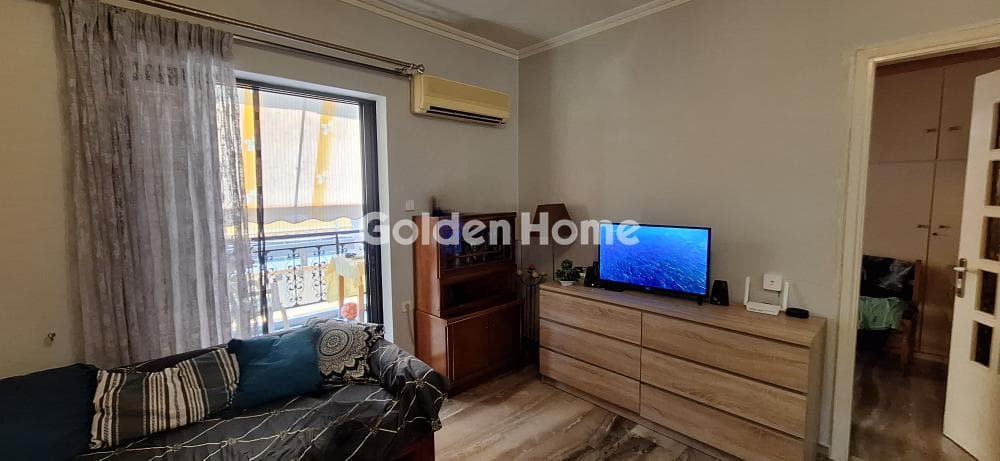 Apartment in Evaggelistria, Nikaia — Photo 1 of 13