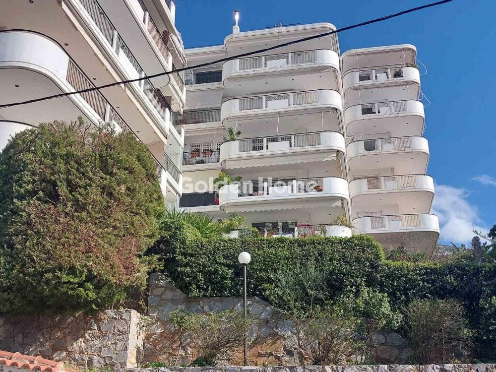 Apartment in Kareas, Vironas — Photo 11 of 19
