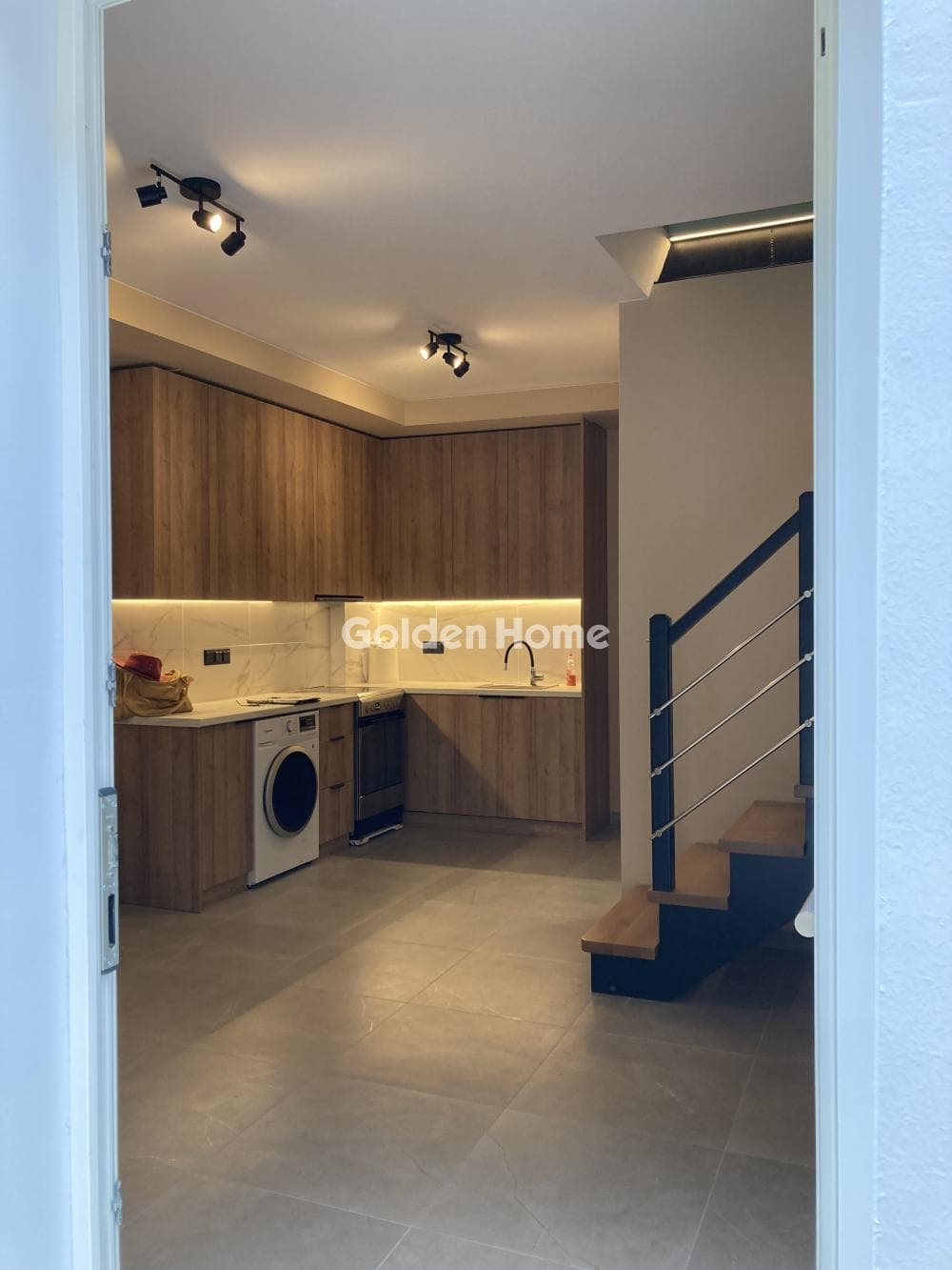 Apartment in Diilistiria, Piraeus — Photo 1 of 13
