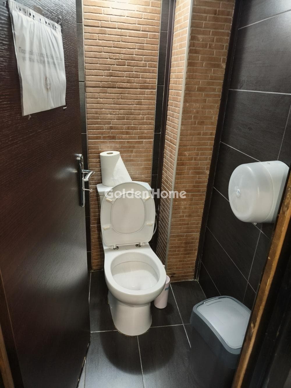 Retail Store in Eleftherias square, Koridallos — Photo 14 of 18