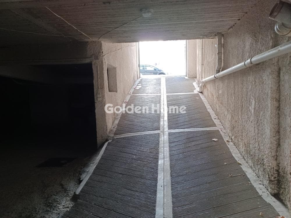 Χώρος Στάθμευσης στην Άγιος Ιωάννης, Νέος Κόσμος — Φωτογραφία 3 από 4