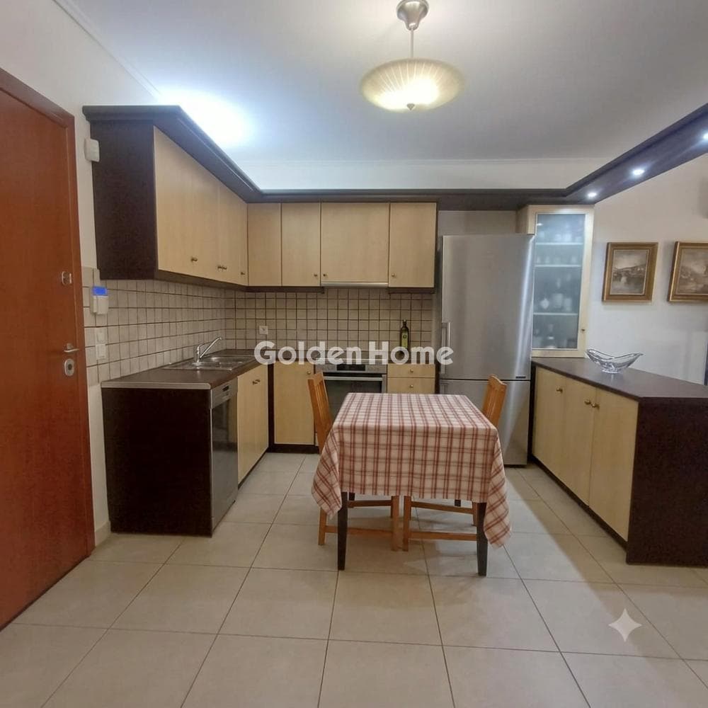 Apartment in Center, Neos Kosmos — Photo 1 of 22