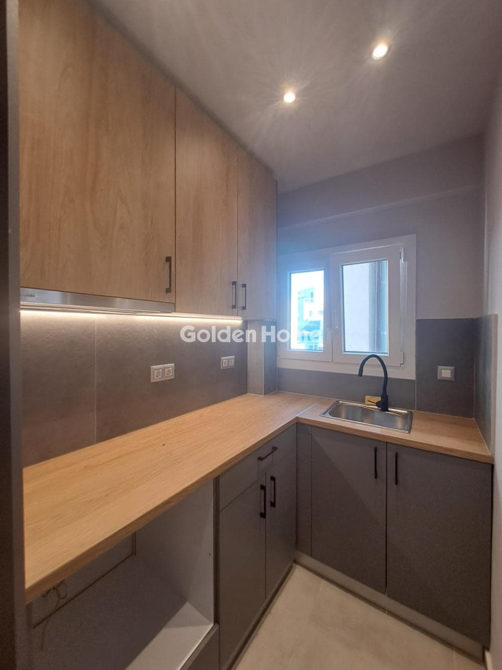 Apartment in Platia Koumoundourou, Kentro — Photo 6 of 16