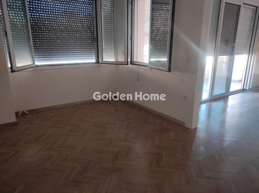 Apartment in Mikrolimano, Piraeus — Photo 17 of 28