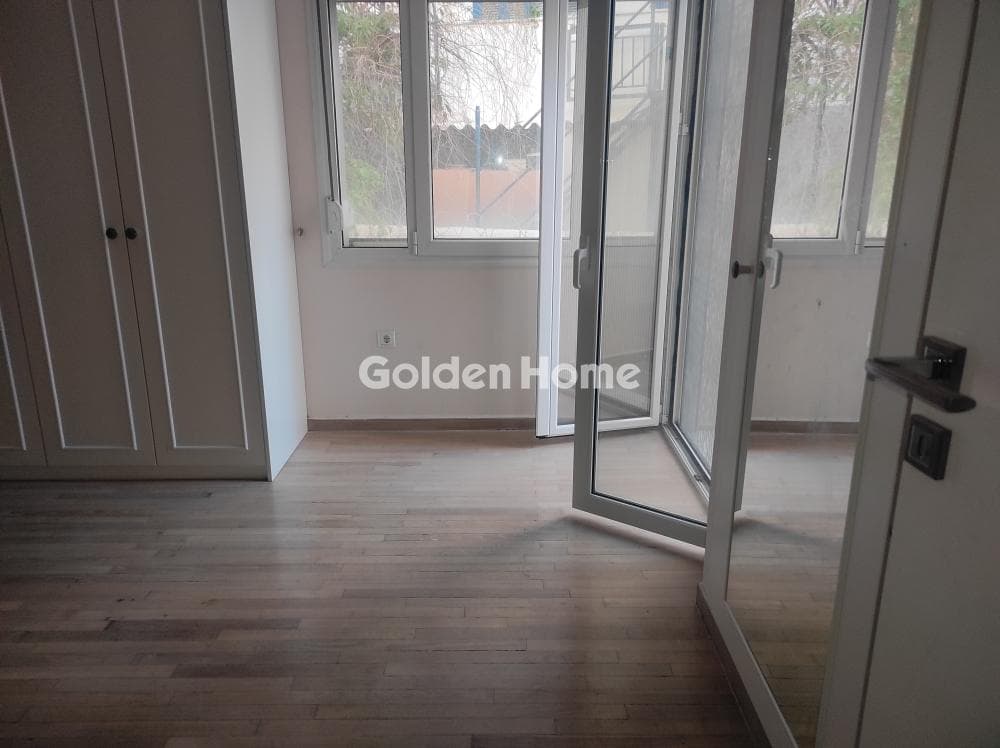 Apartment in Mikrolimano, Piraeus — Photo 11 of 28