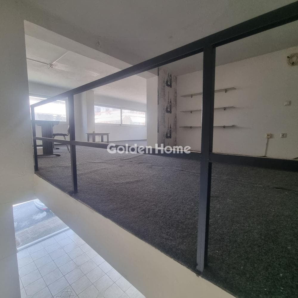 Retail Store in Perissos, Nea Ionia — Photo 1 of 18