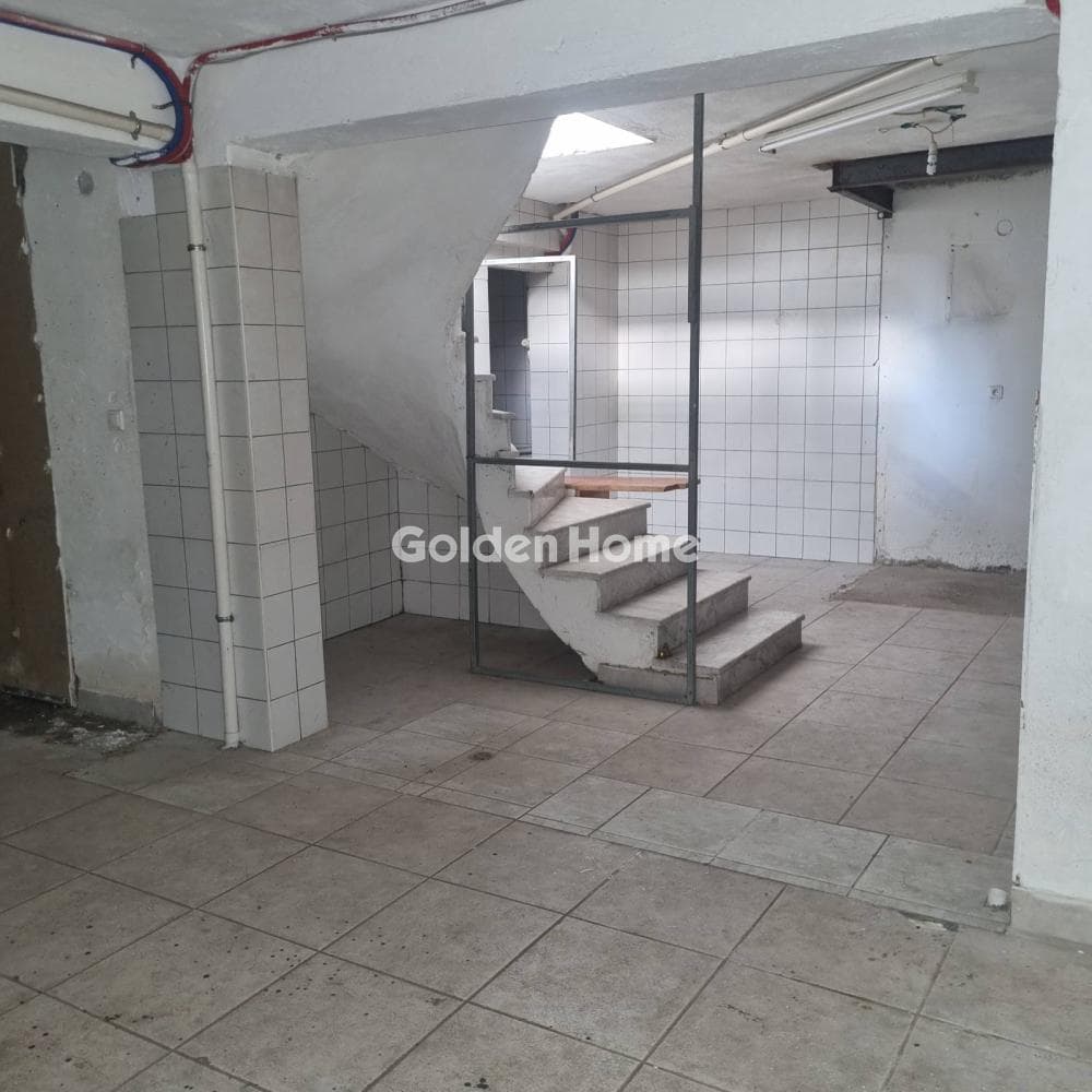 Retail Store in Perissos, Nea Ionia — Photo 11 of 18