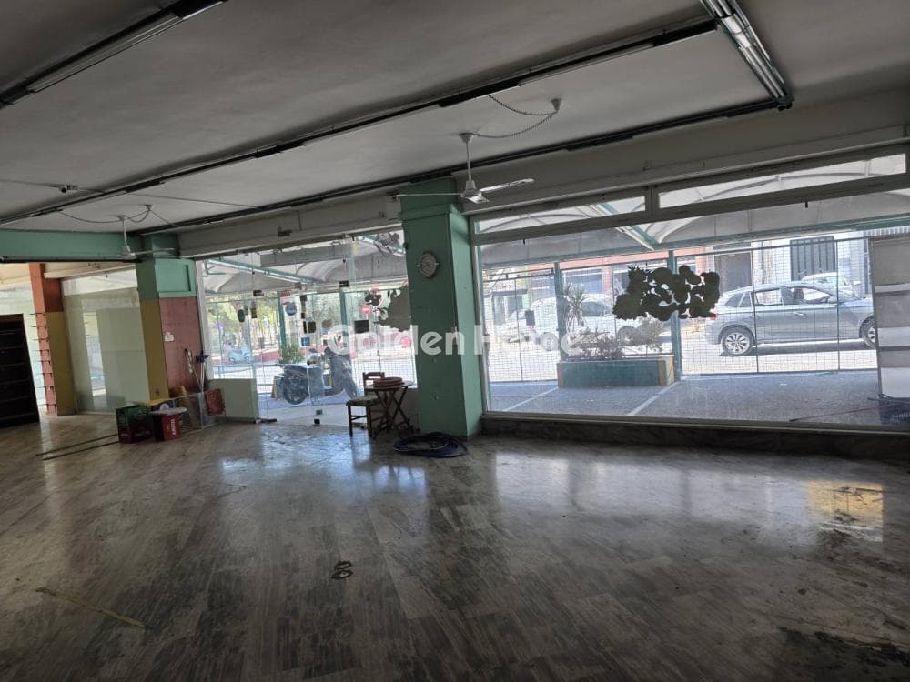 Retail Store in Filakes - Athlitiko Kentro, Koridallos — Photo 17 of 21