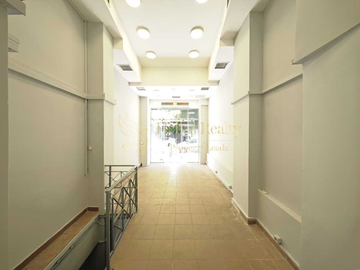Retail Store in Exarcheia, Exarchia - Neapoli — Photo 1 of 6