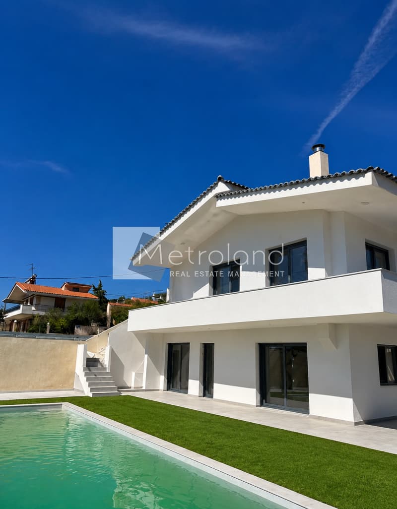House in Mavro Lithari, Saronida — Photo 1 of 2