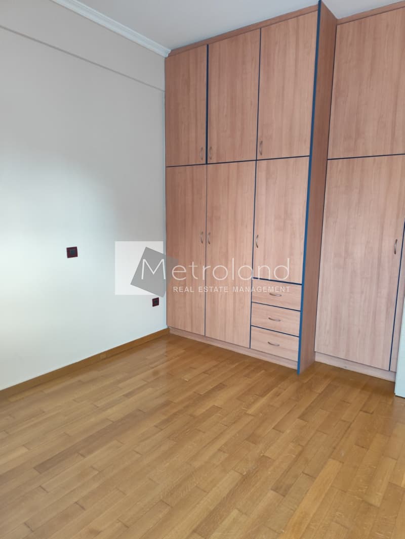 House in Tourkovounia, Keratsini — Photo 4 of 12