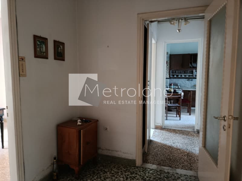 Apartment in Agios Ioannis Chrisostomos, Nikaia — Photo 1 of 12