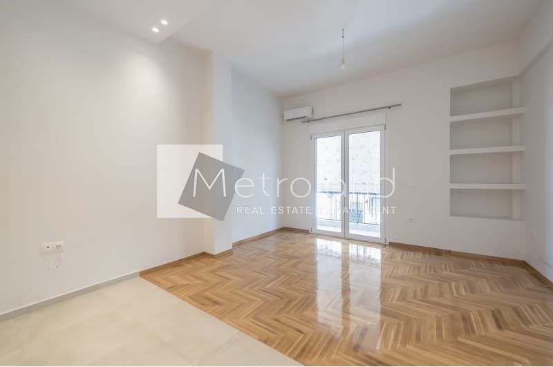 Apartment in Politechnioupoli, Zografou — Photo 3 of 15