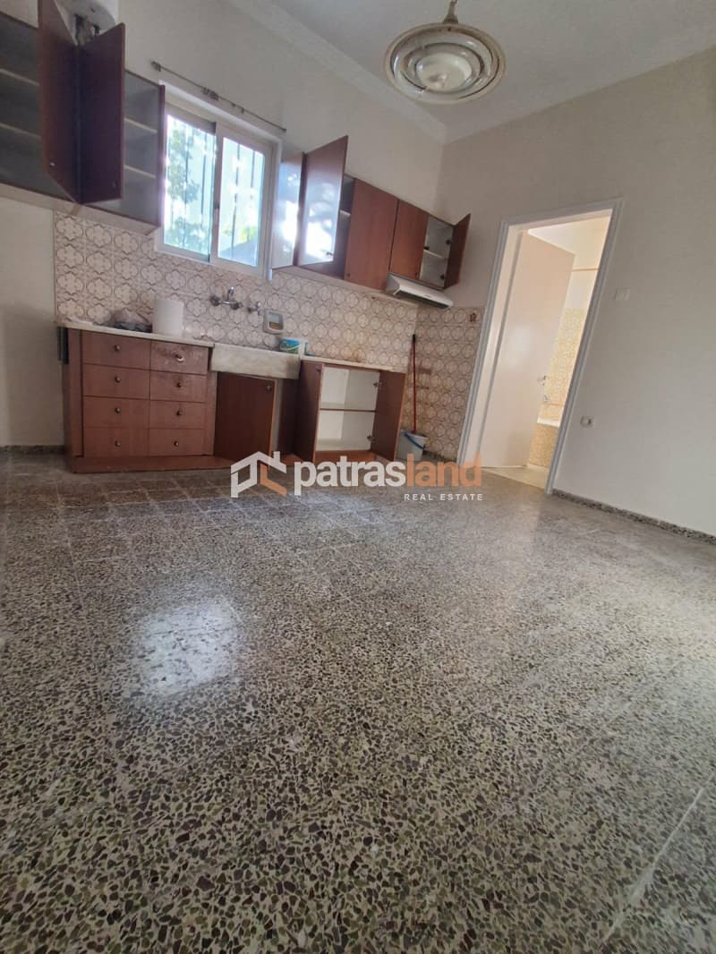 House in Agiοi Apostoli, Patra — Photo 2 of 30