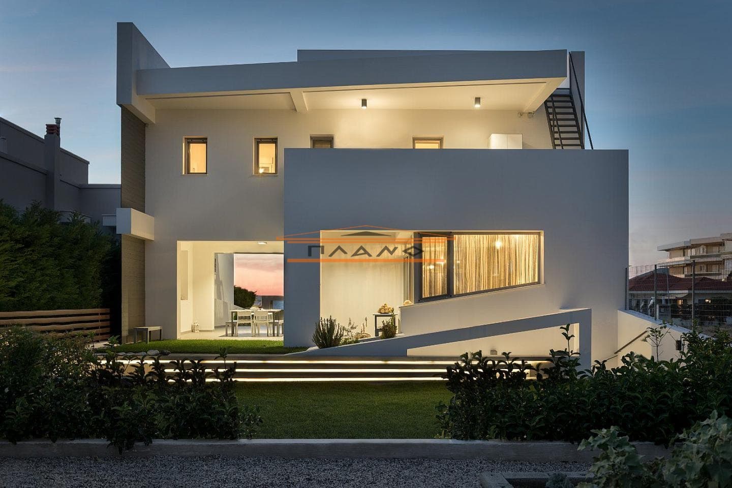 House in Center, Loutraki-Perachora — Photo 1 of 11