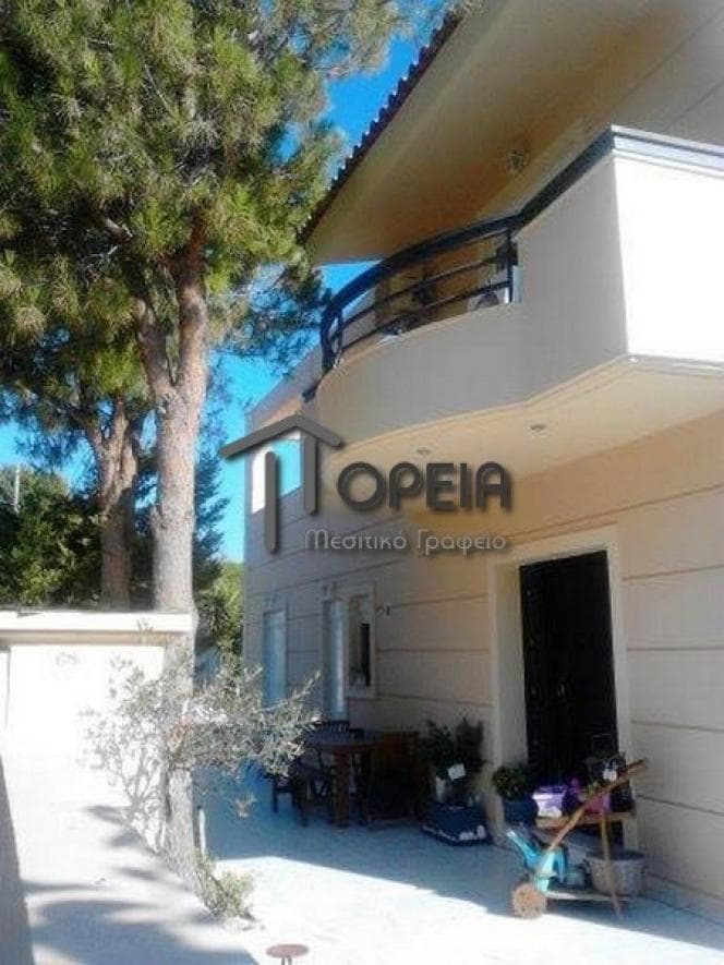 House in Lofos Kselaftaki, Kalivia Thorikou — Photo 1 of 11