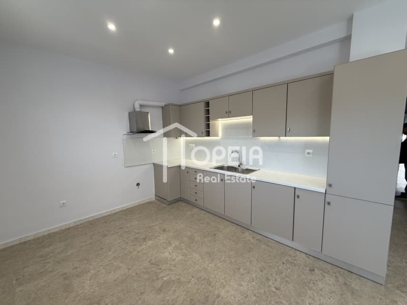 Apartment in Anavyssos Center, Anavissos — Photo 1 of 18