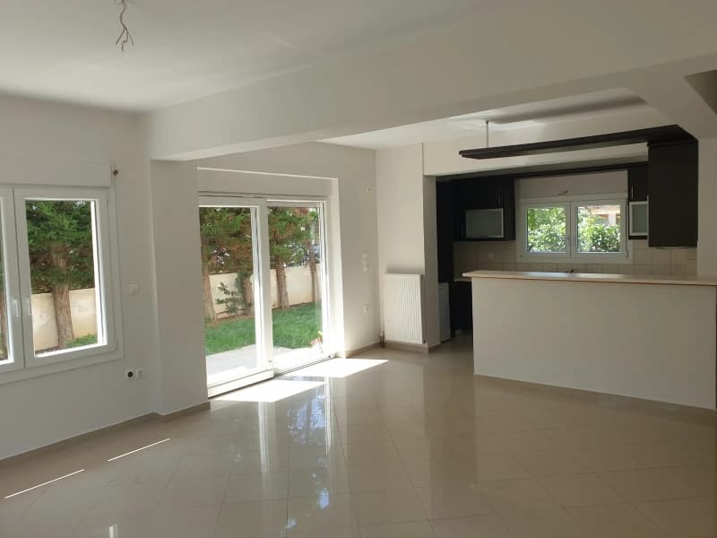Apartment in Lofos Kselaftaki, Kalivia Thorikou — Photo 2 of 19