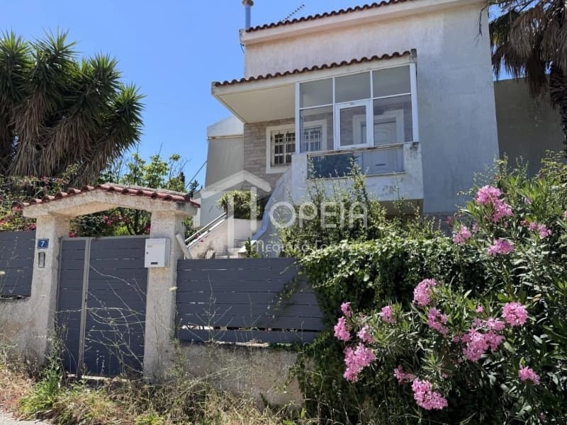 House in Kalivia, Kalivia Thorikou — Photo 1 of 11