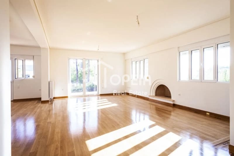 House in Κέντρο, Kalivia Thorikou — Photo 1 of 18