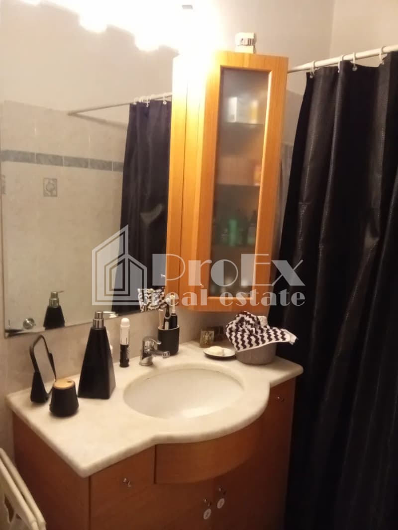 Apartment in Center, Ilion — Photo 8 of 12