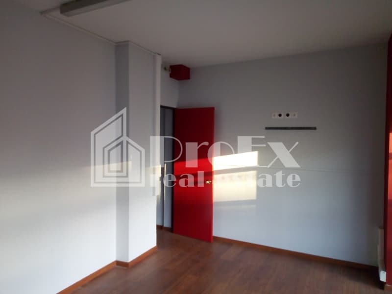 Office in Evaggelistria, Piraeus — Photo 8 of 9