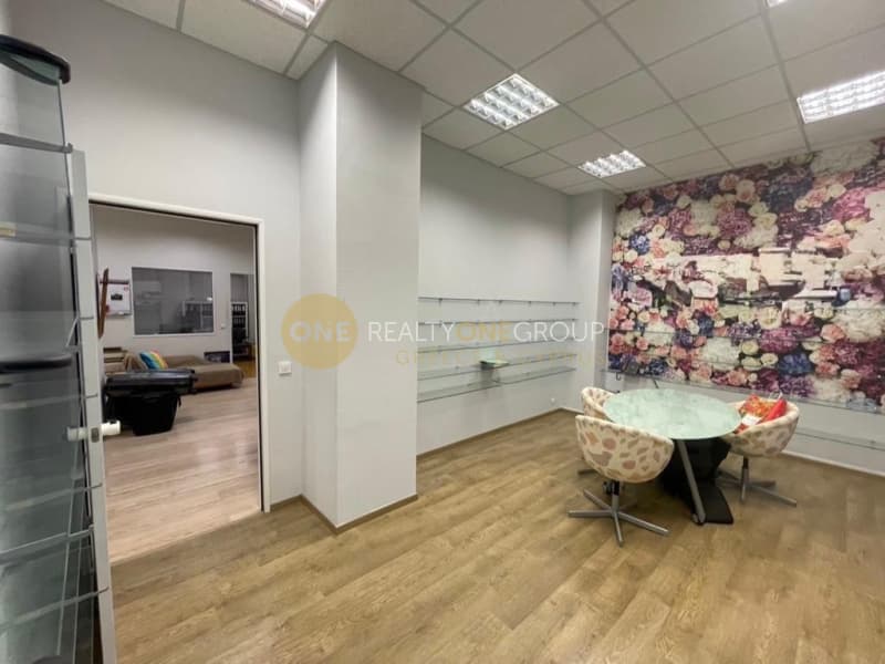 Retail Store in Tria Asteria, Iraklio — Photo 1 of 11