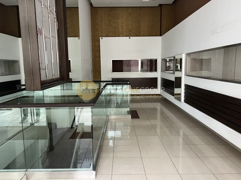 Retail Store in Kefalari, Kifisia — Photo 4 of 5