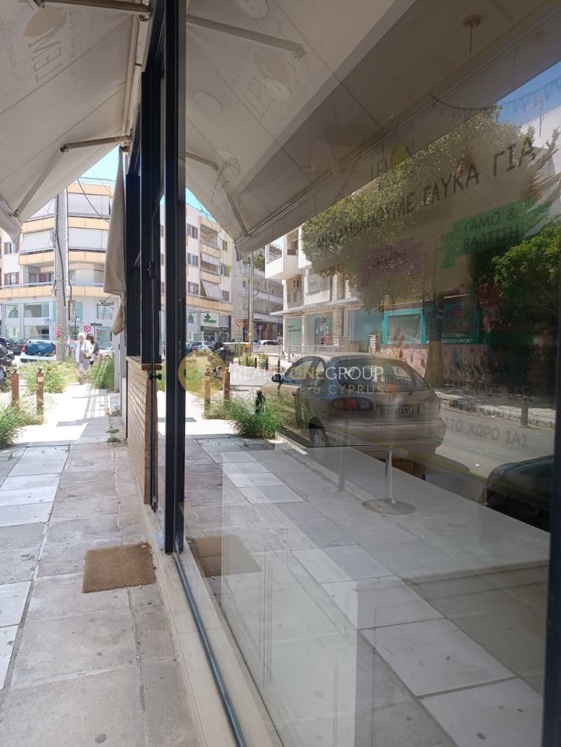 Retail Store in Parko Stratarchou Papagou, Chalandri — Photo 1 of 8