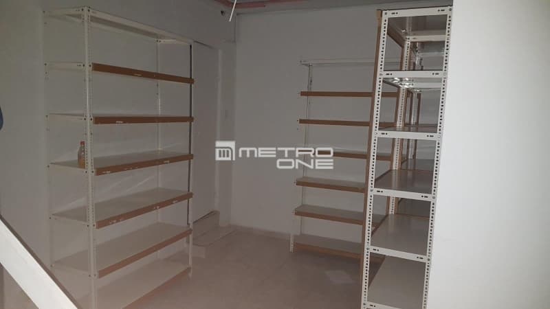 Retail Store in Eirini, Nea Ionia — Photo 2 of 11