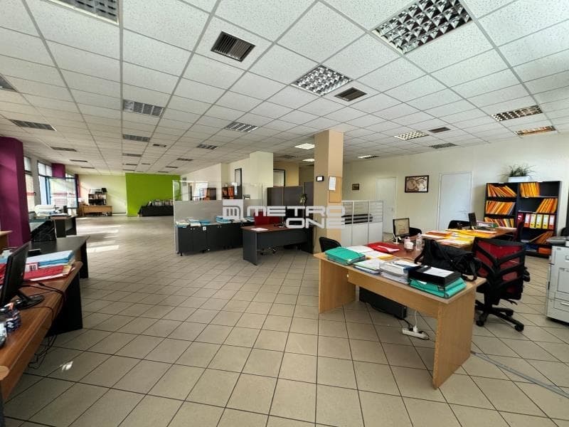 Office in Platia Kanigos, Exarchia - Neapoli — Photo 2 of 18