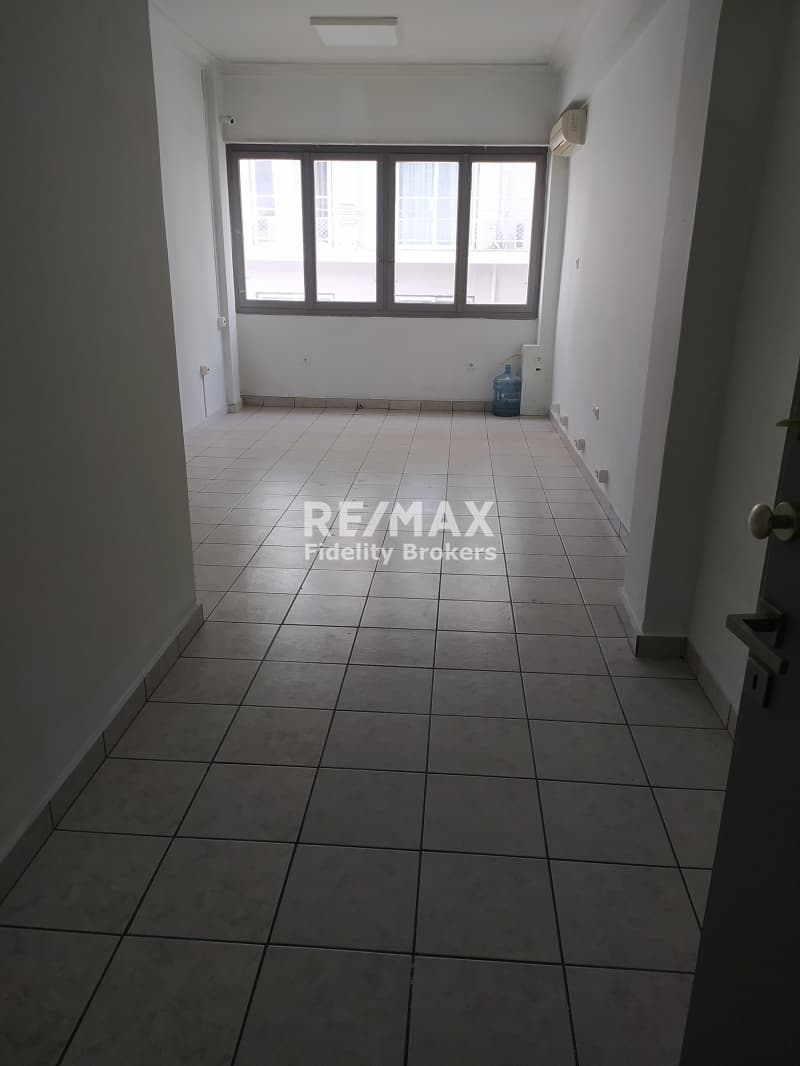 Office in Palia Vouli, Kentro — Photo 1 of 11