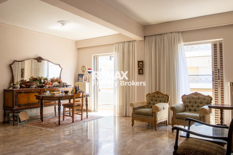 Apartment in Agios Ioannis Chrisostomos, Nikaia — Photo 1 of 14