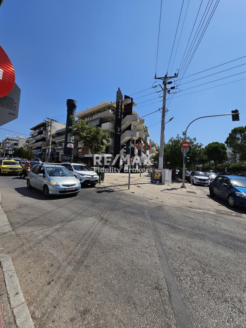 Κατάστημα στην Πυρνάρι, Γλυφάδα — Φωτογραφία 1 από 2