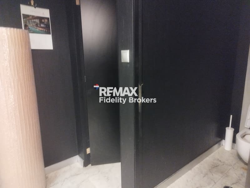Retail Store in Rema Pikrodafnis, Palaio Faliro — Photo 11 of 16