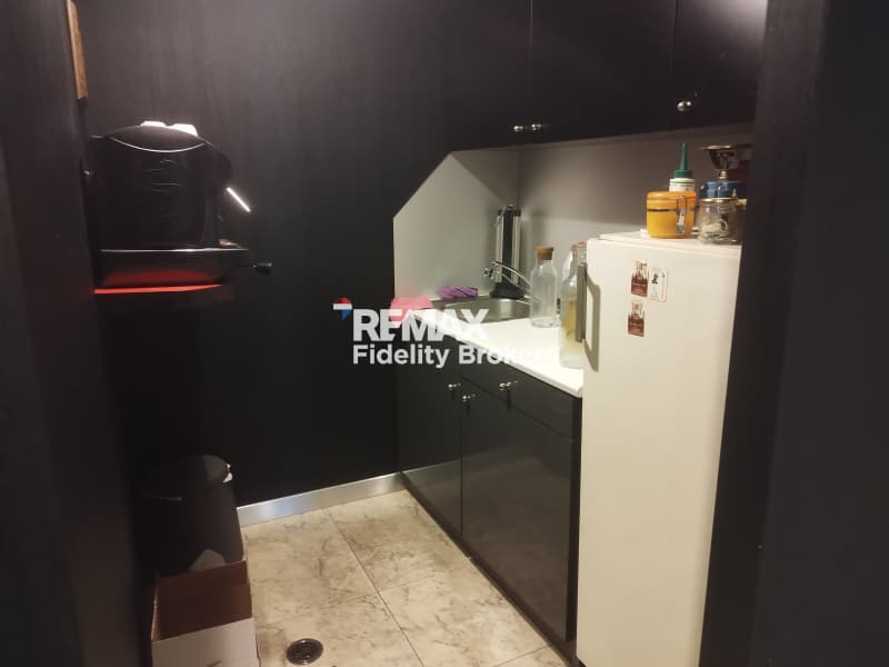Retail Store in Rema Pikrodafnis, Palaio Faliro — Photo 10 of 16